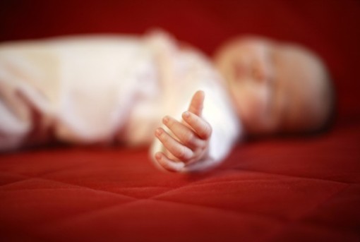 Sindrom Kematian Mendadak Bayi Sering Terjadi di Sofa
